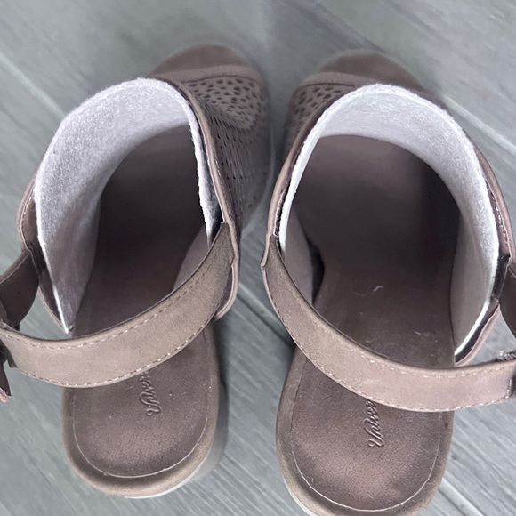 Peep Toe Mule Sandals with Stacked Block Heel - Picture 4 of 7